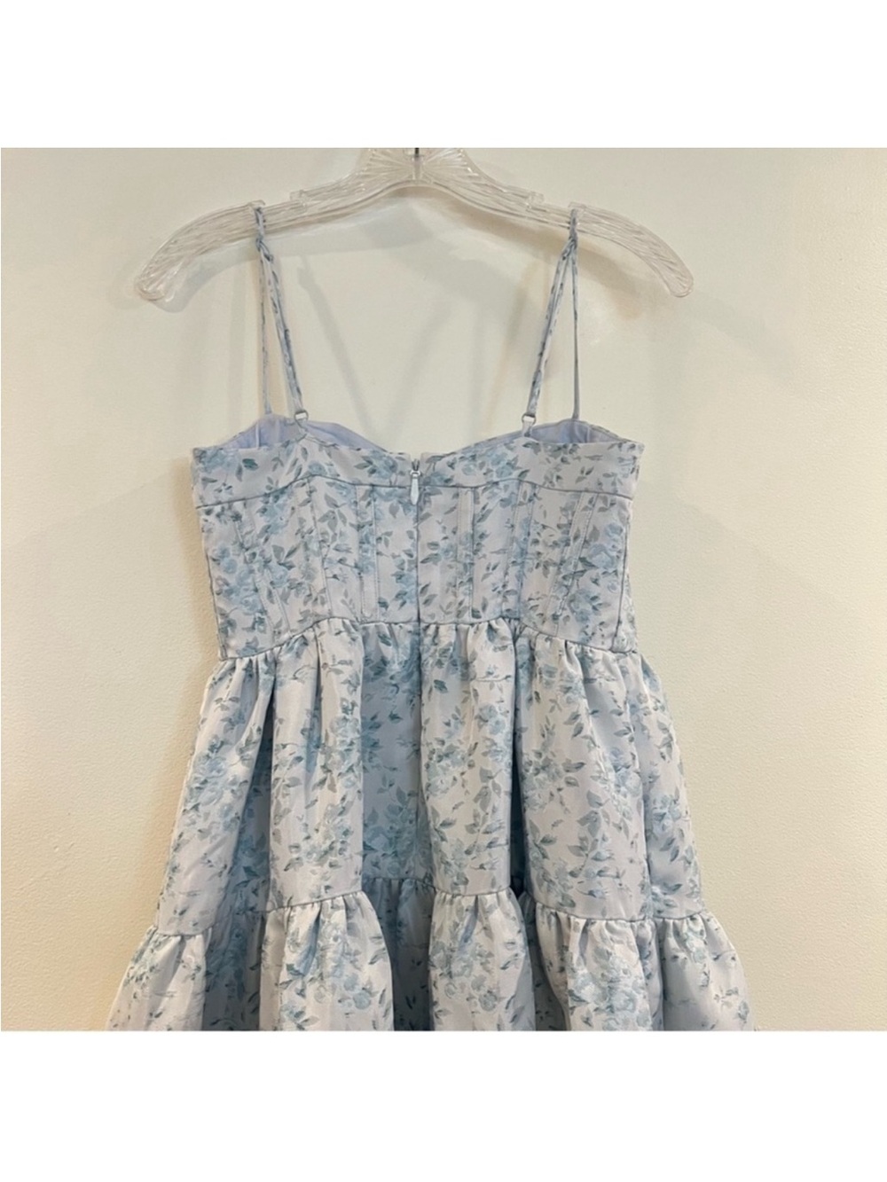 Maison Amory The Windsor Blue Floral Sweetheart Neckline Gown in Morning Dew L - Picture 9 of 10